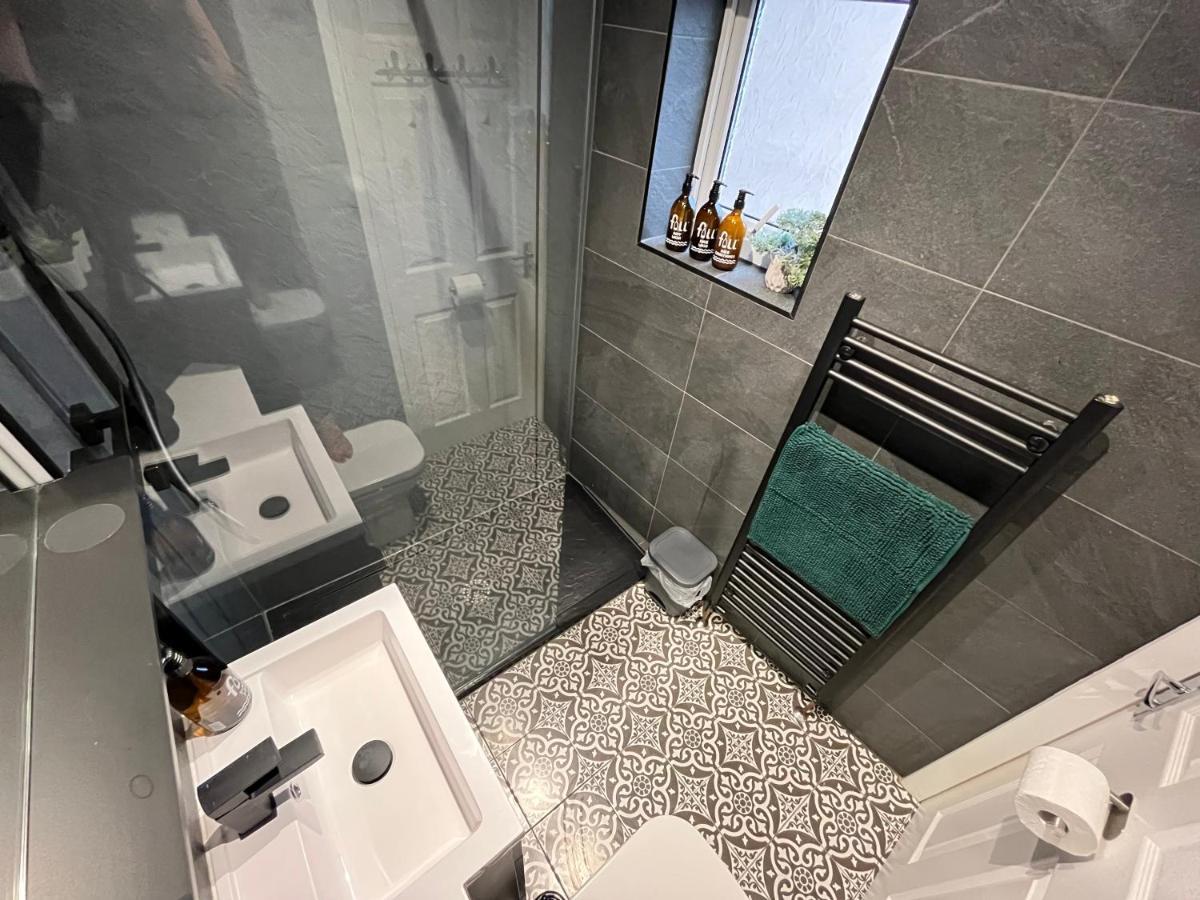 Modern & Retro Two Bedroom Apartment In Barnsley Ngoại thất bức ảnh